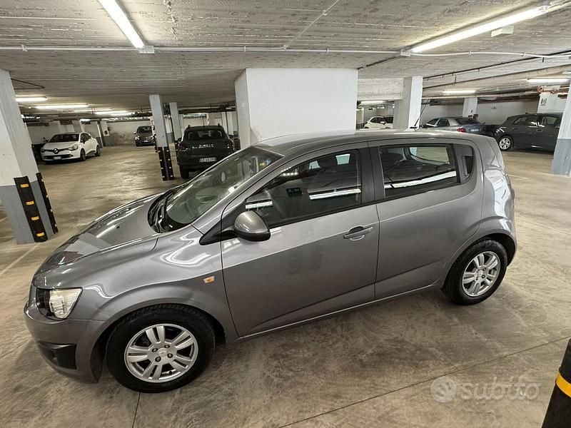 Usata Chevrolet Aveo 86 CV (63 kW) 2011 Grigio Berlina