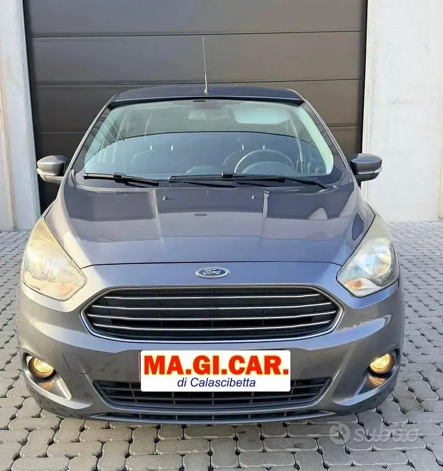 Begagnad Ford Ka Plus 92 HK (67 kW) 2017 Grå Halvkombi