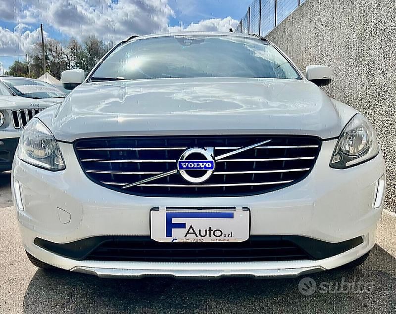 Usata Volvo XC60 Kinetic 150 CV (110 kW) 2015 Bianco SUV