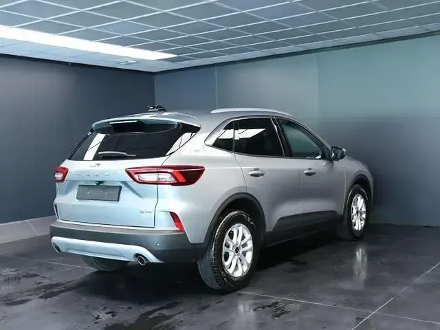 Usata Ford Kuga Titanium 179 CV (131 kW) 2025 Argento SUV