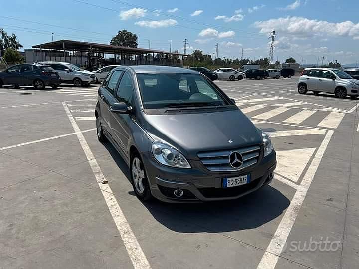 Grigio Usata 2011 Mercedes B180 Monovolume | 5000 € - Immagine 1/4