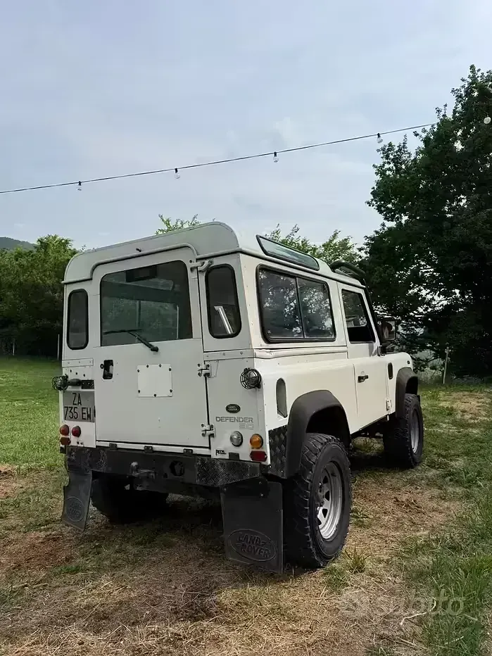 Usata Land Rover Defender 122 CV (89 kW) 2000 Bianco Station wagon