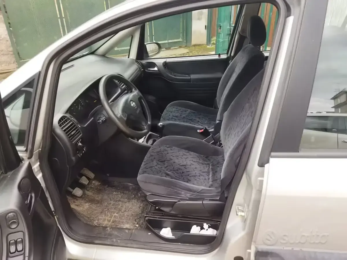 Usata Opel Zafira Comfort 101 CV (74 kW) 2002 Monovolume