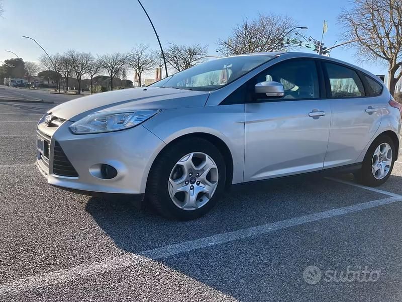 Usata Ford Focus 101 CV (74 kW) 2014 Grigio Berlina