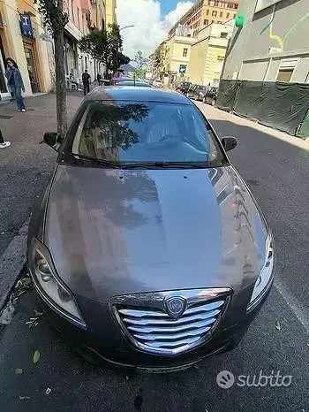 Usata Lancia Delta Platinum 165 CV (121 kW) 2012 Grigio Utilitaria