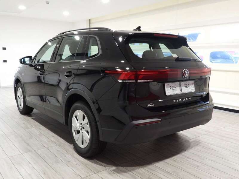 Usata VW Tiguan Life 131 CV (96 kW) 2024 Urano grey SUV