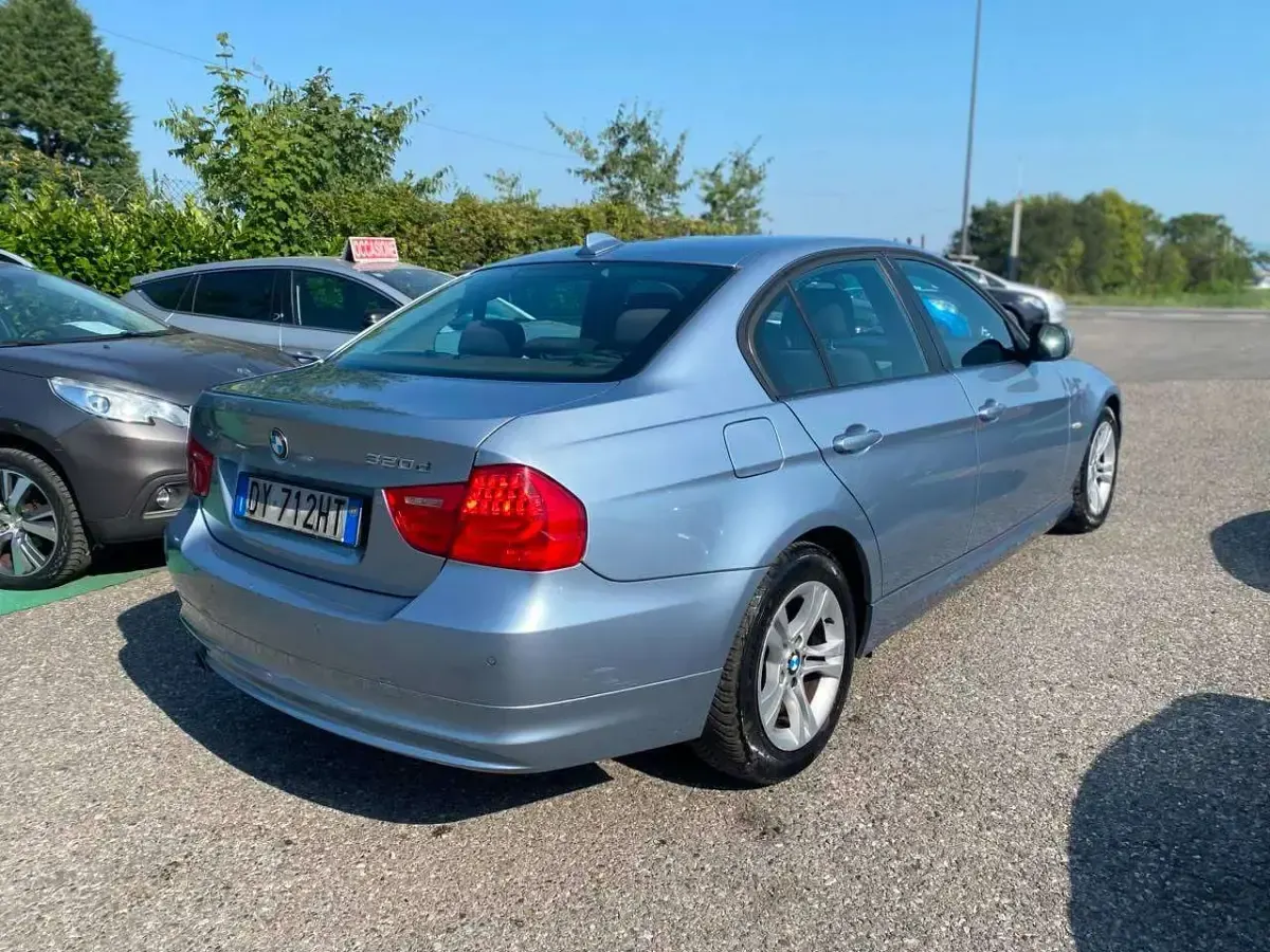 Usata BMW 320 M Sport 177 CV (130 kW) 2009 Blu/azzurro Berlina