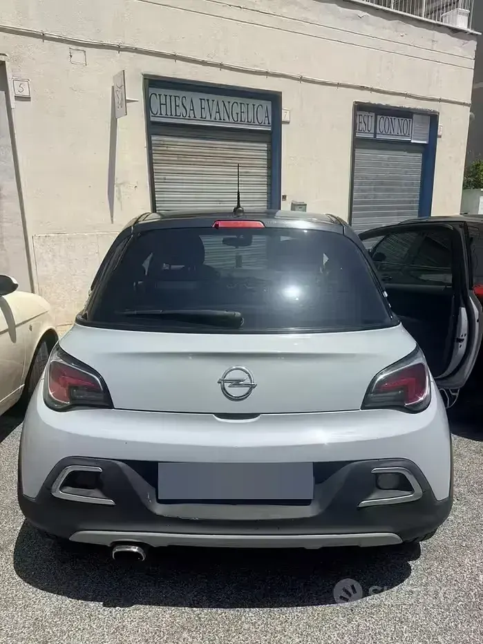 Usata Opel Adam Rocks Rocks 69 CV (50 kW) 2016 Grigio Utilitaria