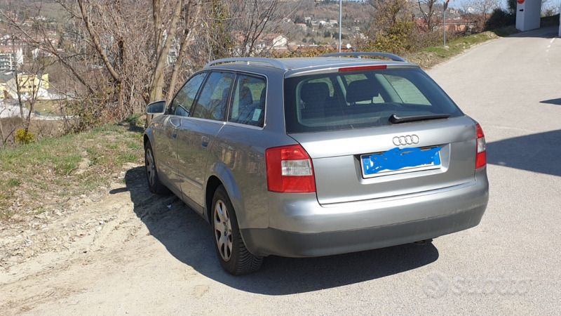 Grigio Usata 2002 Audi A4 Station wagon | 1900 € (Buon prezzo) - Immagine 1/2