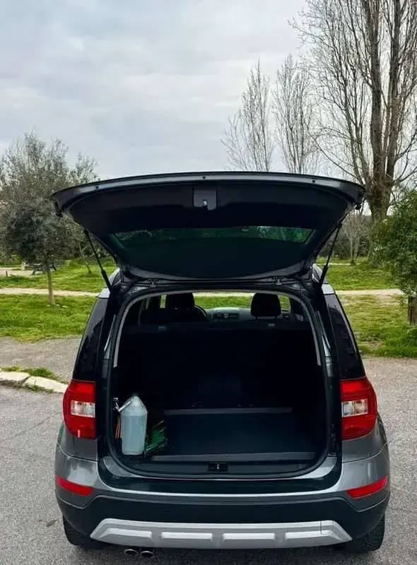 Usata Skoda Yeti Outdoor Design Edition 150 CV (110 kW) 2017 Grigio SUV