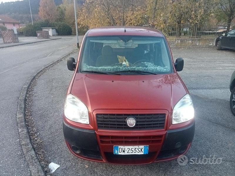 Usata Fiat Doblò 103 CV (75 kW) 2009 Monovolume