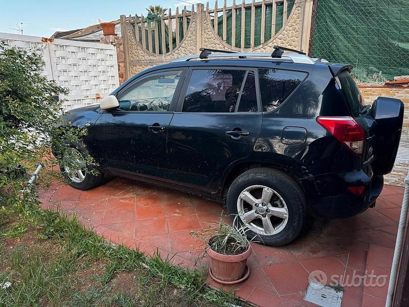 Usata Toyota RAV4 136 CV (100 kW) 2007 Nero SUV