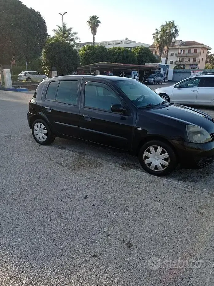 Usado Renault Clio II 65 CV (47 kW) 2009 Negro Utilitario