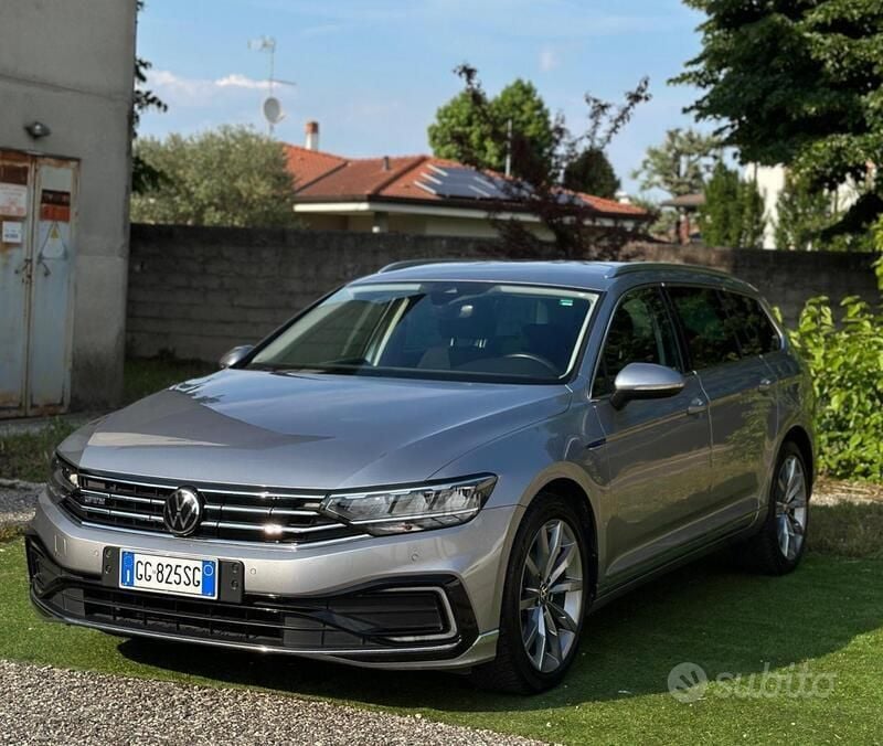 Grigio Usata 2022 VW Passat GTE Station wagon | 16.900 € (Super prezzo) - Immagine 1/4