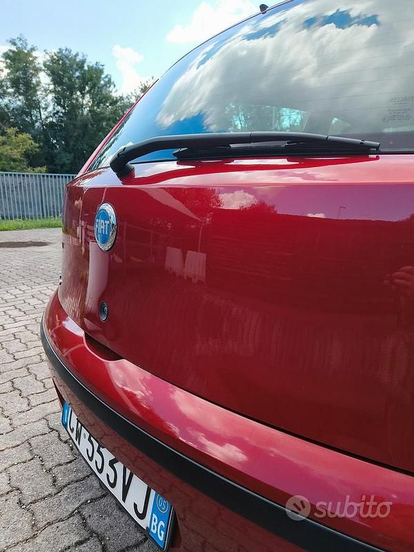 Usata Fiat Punto Dynamic 60 CV (44 kW) 2005 Utilitaria