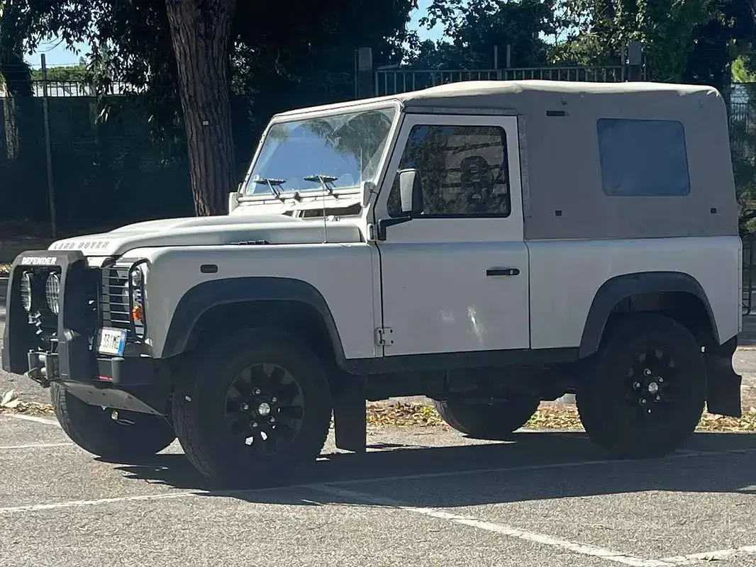 Usata Land Rover Defender 122 CV (89 kW) 2004 Bianco Station wagon