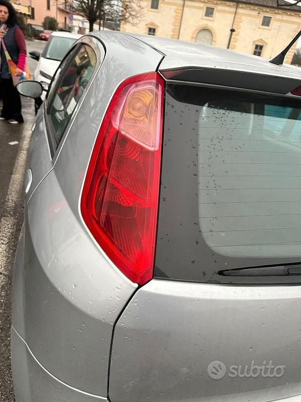 Usata Fiat Grande Punto 65 CV (47 kW) 2008 Grigio Utilitaria
