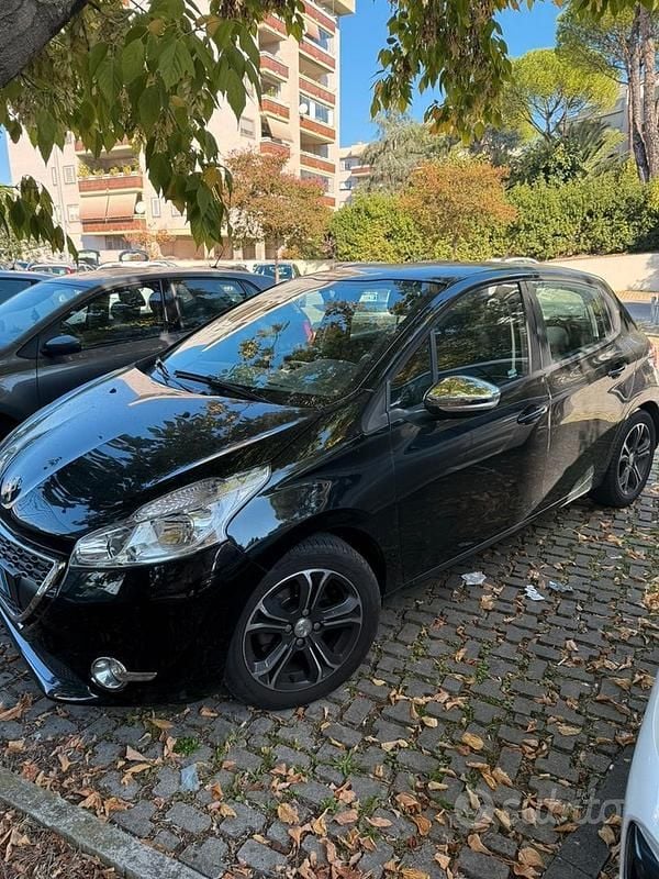 Usata Peugeot 208 2014 Nero Utilitaria