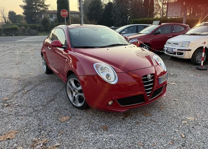 Rosso Usata 2009 Alfa Romeo MiTo Due volumi | 2990 € (Buon prezzo) - Immagine 1/4