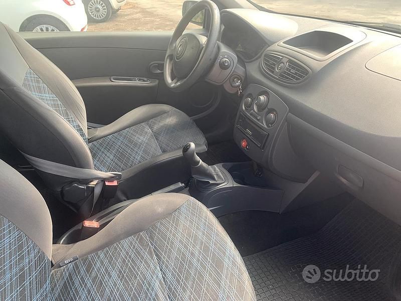 Usata Renault Clio II 75 CV (55 kW) 2008 Grigio Utilitaria