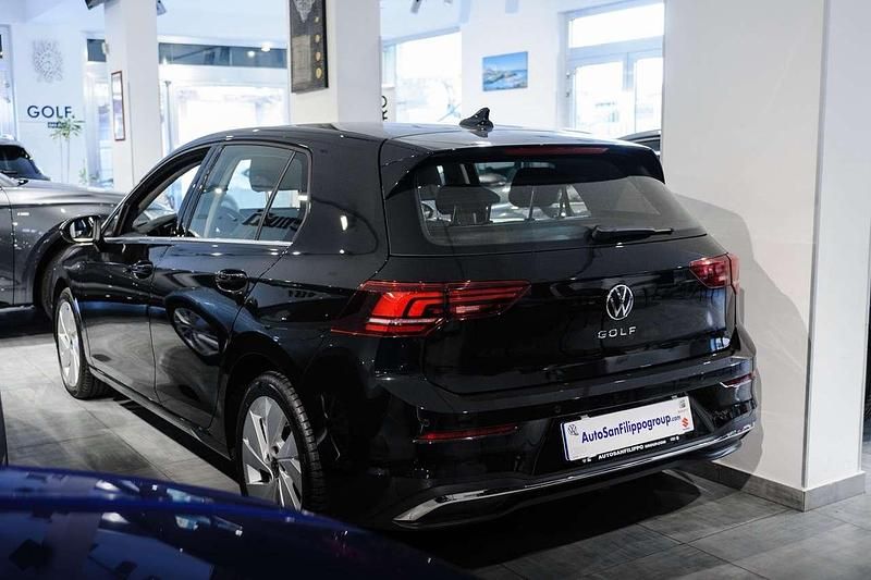 Usata VW Golf VIII Style 150 CV (110 kW) 2025 Nero perla met Berlina