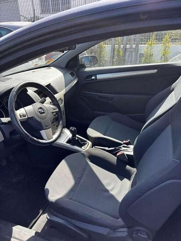 Usata Opel Astra GTC Enjoy 116 CV (85 kW) 2008 Nero Berlina