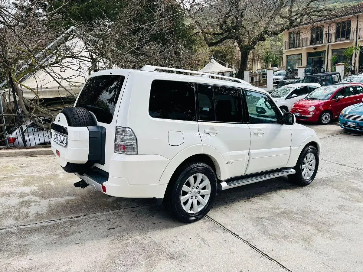 Usata Mitsubishi Pajero Instyle 199 CV (146 kW) 2010 Bianco SUV