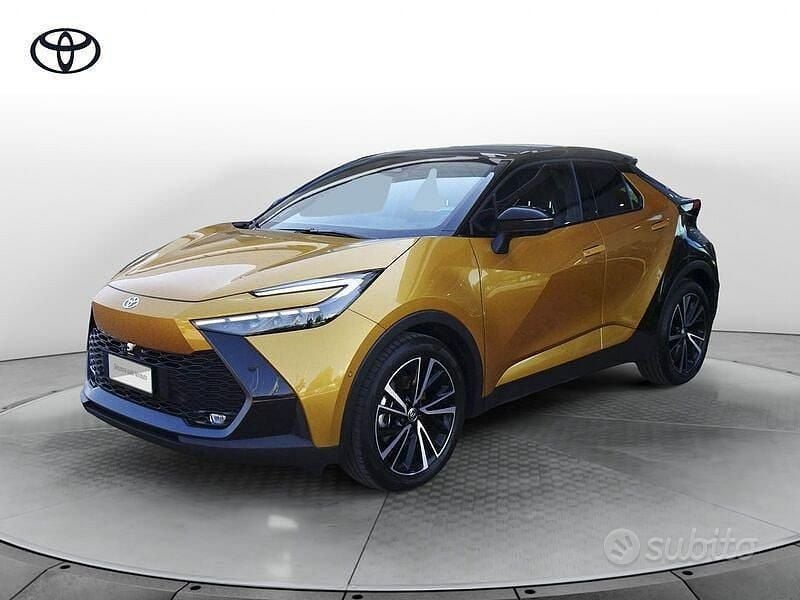 Usata Toyota C-HR Lounge 197 CV (144 kW) 2024 Oro SUV