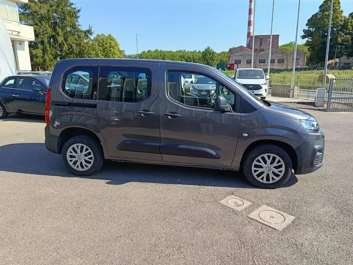 Usata Citroën Berlingo Live 102 CV (75 kW) 2022 Grigio Monovolume