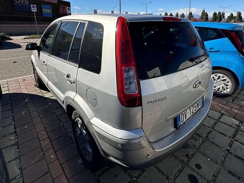 Usata Ford Fusion 68 CV (50 kW) 2009 Argento Monovolume