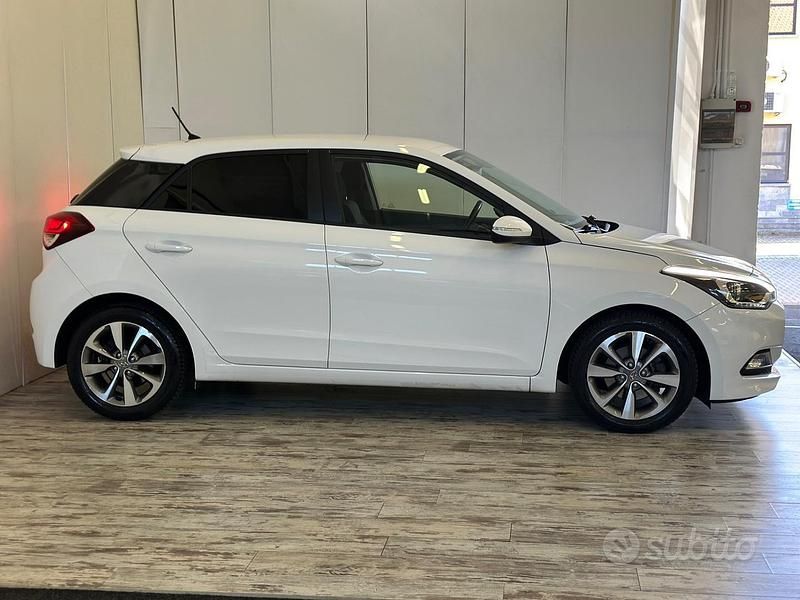 Usata Hyundai i20 Active 90 CV (66 kW) 2016 Bianco Berlina