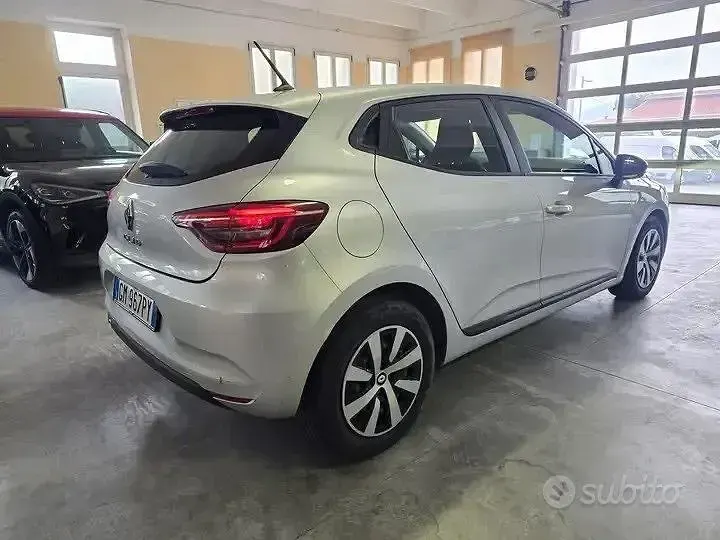 Usata Renault Clio V 101 CV (74 kW) 2023 Grigio Berlina