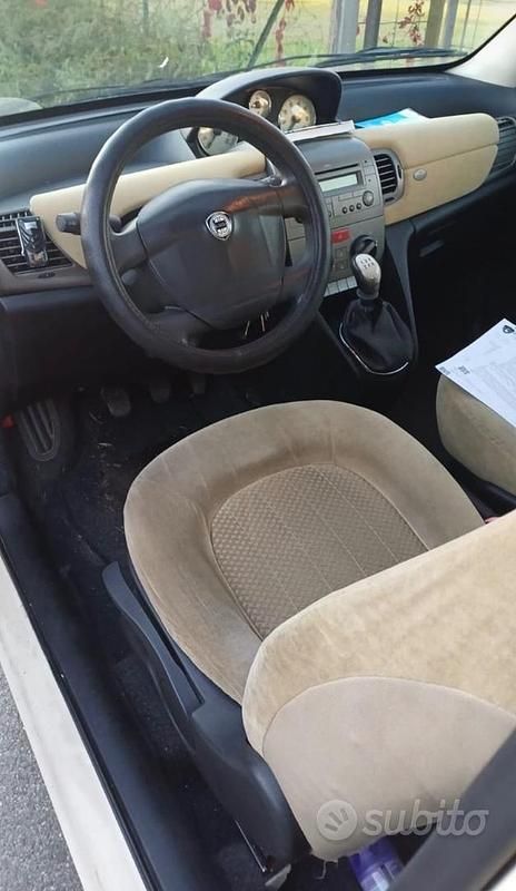 Usata Lancia Ypsilon 80 CV (58 kW) 2006 Bianco Utilitaria