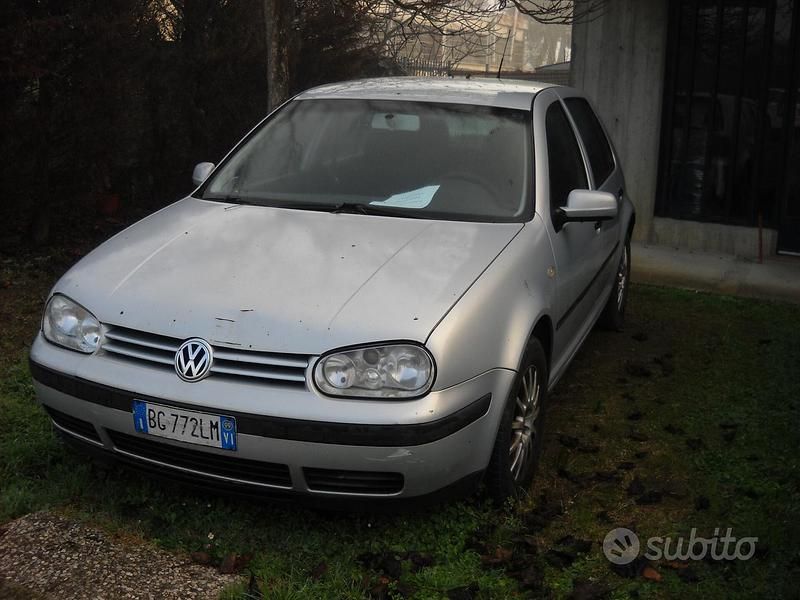 Grigio Usata 1999 VW Golf IV Tre volumi | 500 € (Ottimo prezzo) - Immagine 1/4