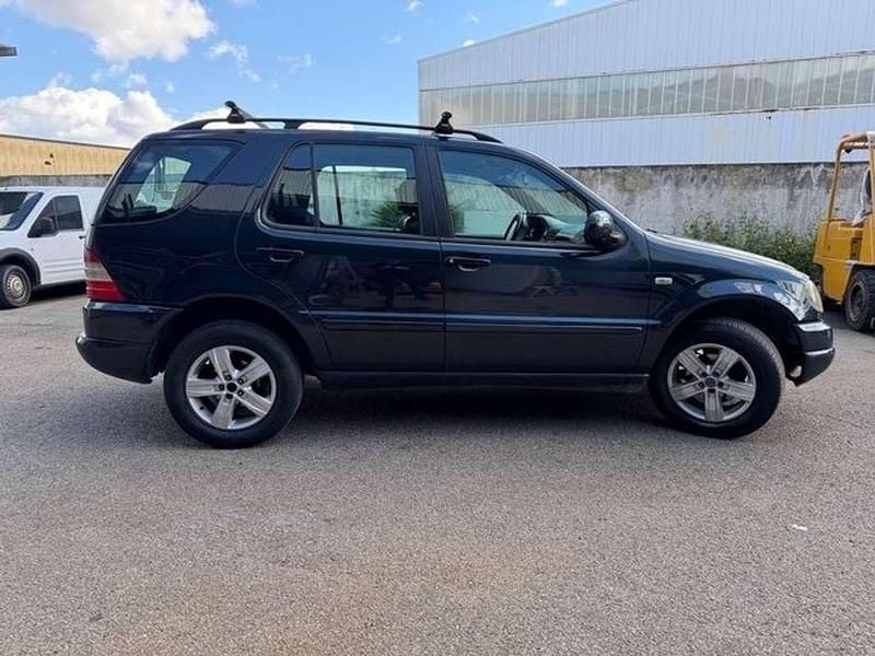 Usata Mercedes ML270 163 CV (119 kW) 2001 Blu/azzurro SUV