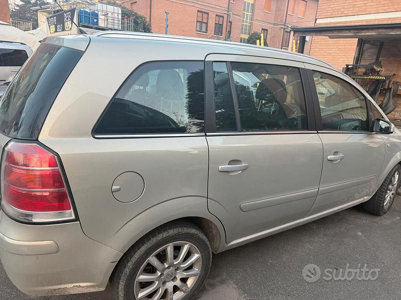 Usata Opel Zafira 97 CV (71 kW) 2007 Monovolume