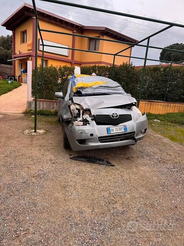 Usata Toyota Yaris 90 CV (66 kW) 2006 Grigio Utilitaria