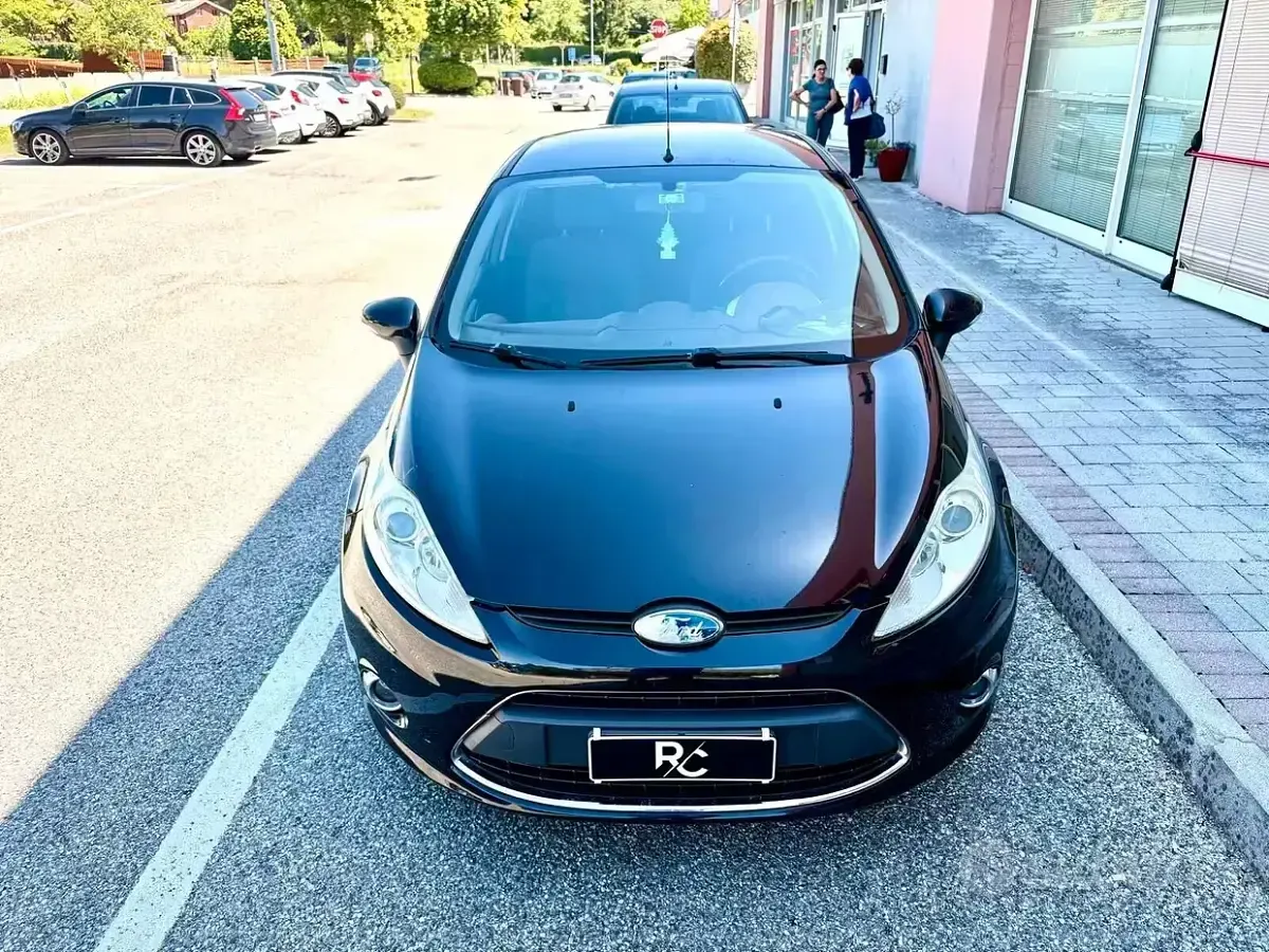 Usata Ford Fiesta 82 CV (60 kW) 2009 Nero Berlina