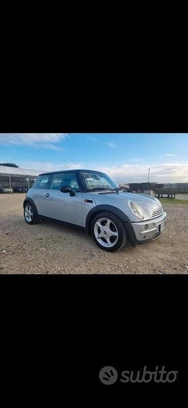 Grigio Usata 2005 Mini Cooper Utilitaria | 2000 € (Buon prezzo) - Immagine 1/4