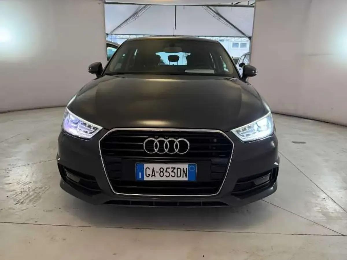 Usata Audi A1 Sportback Design 82 CV (60 kW) 2018 Black meet kettle Utilitaria