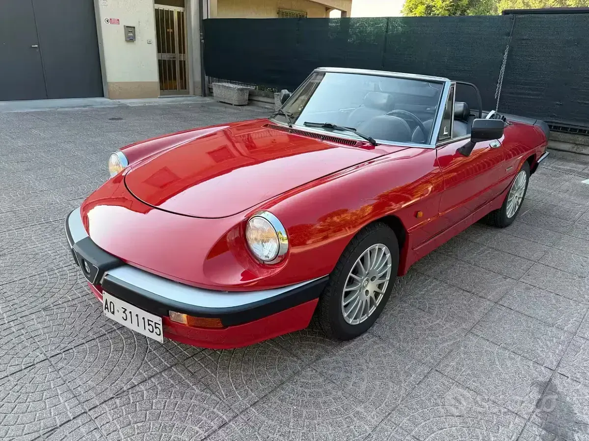 Usata Alfa Romeo Spider 101 CV (74 kW) 1988 Rosso Cabrio