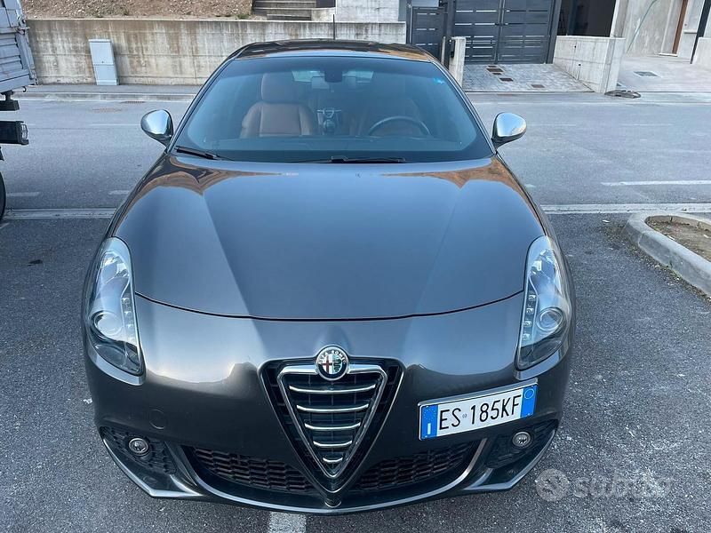 Usata Alfa Romeo Giulietta Exclusive 170 CV (125 kW) 2013 Grigio Utilitaria