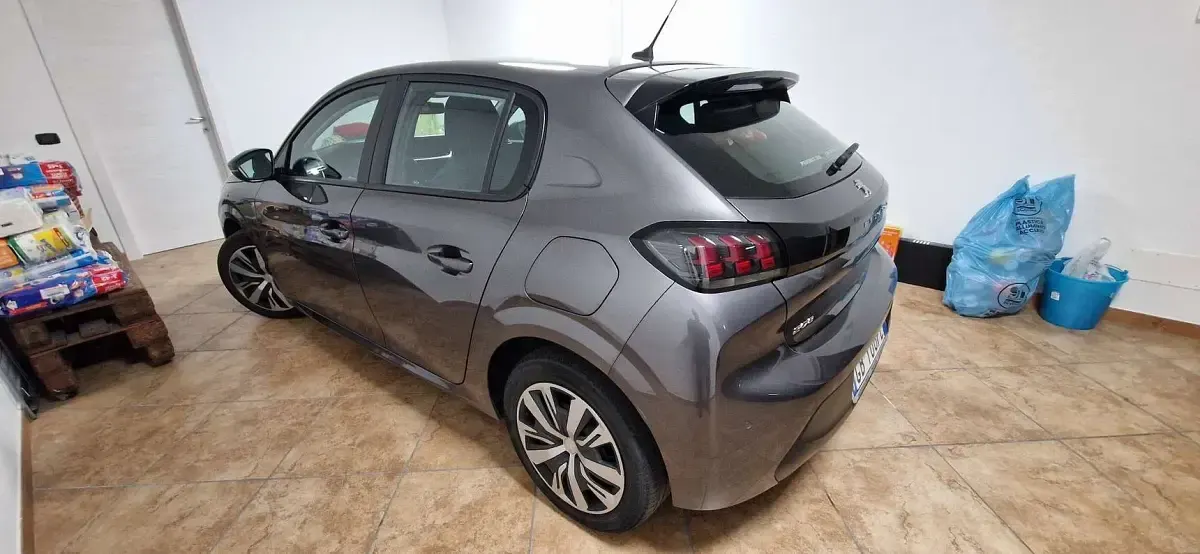 Usata Peugeot 208 Active 102 CV (75 kW) 2020 Grigio Utilitaria