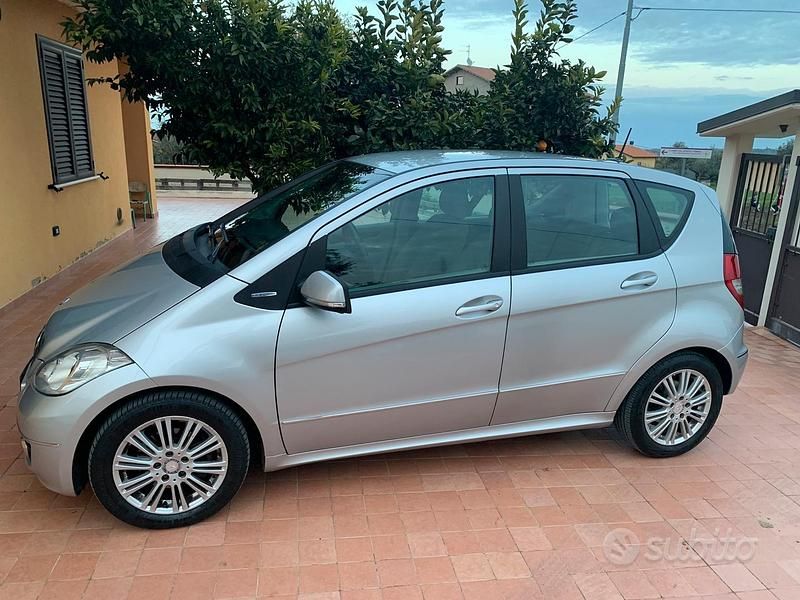 Gebraucht Mercedes A160 82 PS (60 kW) 2012 Grau Limousine