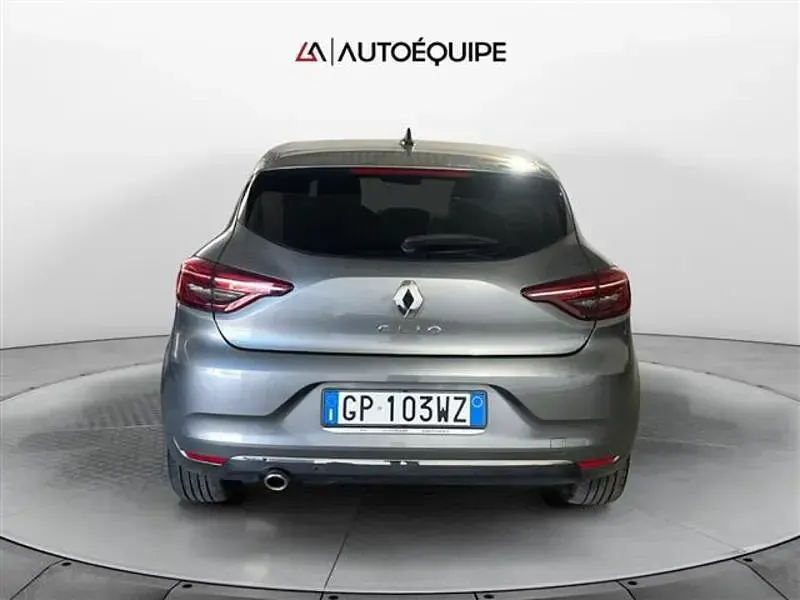 Usata Renault Clio Techno 100 CV (73 kW) 2023 Grigio chiaro Utilitaria