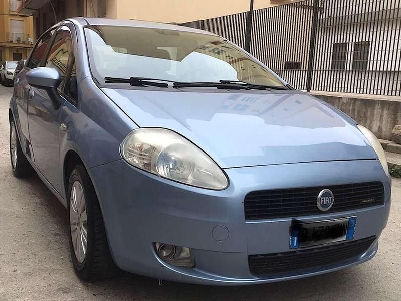 Usata Fiat Grande Punto Emotion 90 CV (66 kW) 2007 Blu/azzurro Utilitaria