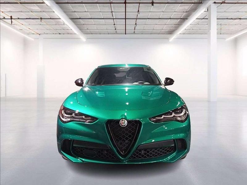 Nuova Alfa Romeo Stelvio Quadrifoglio 519 CV (381 kW) 2026 Verde metallizzato SUV