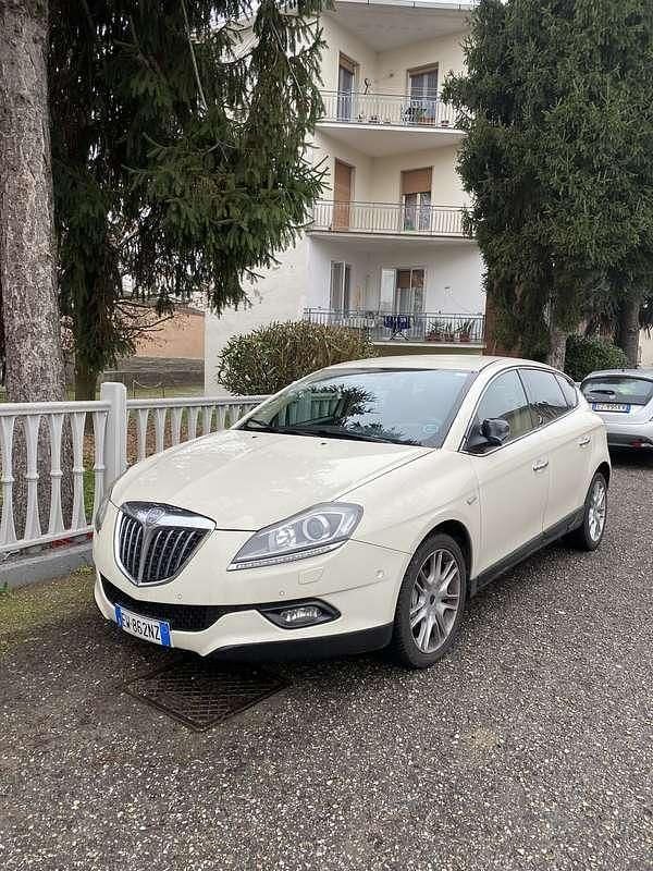 Usata 2014 Lancia Delta Gold Utilitaria | 5999 € (Buon prezzo) - Immagine 1/4