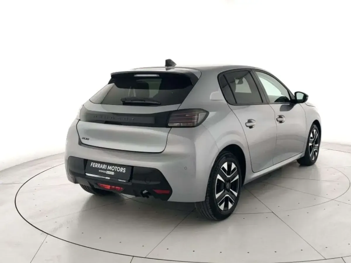 Usata Peugeot 208 Allure 101 CV (74 kW) 2025 Grigio artense Utilitaria