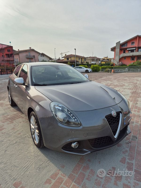 Usata Alfa Romeo Giulietta Super 120 CV (88 kW) 2017 Grigio Utilitaria